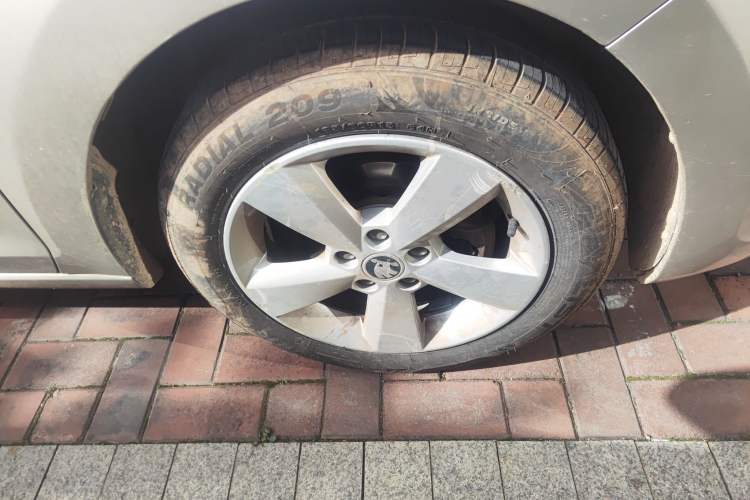 Used Skoda Rapid 2013 1.6L Automatic Smart Selection Model
