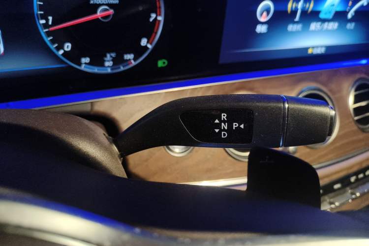 Used Mercedes-Benz E-Class 2019 Restyled E 300 L Luxury Edition Gear Lever