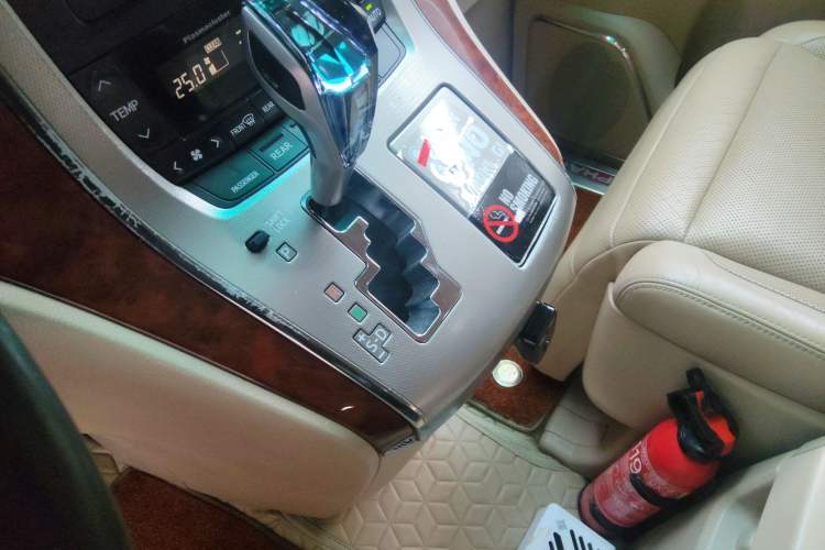 Used Toyota Alphard 2011 2.4L Luxury Edition
