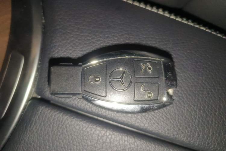 Used Mercedes-Benz GLC 2018 Refreshed GLC 300 4MATIC Dynamic Edition Vehicle Key