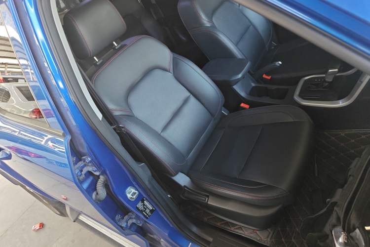 Used SAIC MAXUS T60 2017 2.0T Gasoline Automatic Two-Wheel Drive High-Ride Elite Standard Cabin
