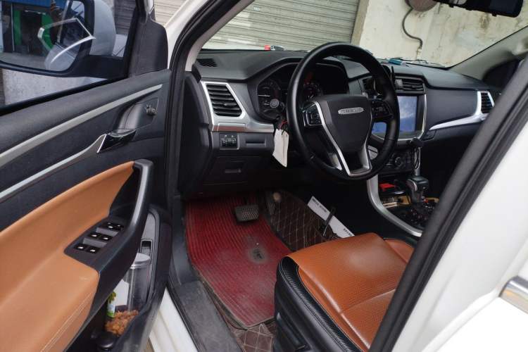 Used SAIC MAXUS T70 2021 2.0T Diesel Automatic 4x4 Elite Edition Standard Cab High Ground Clearance
