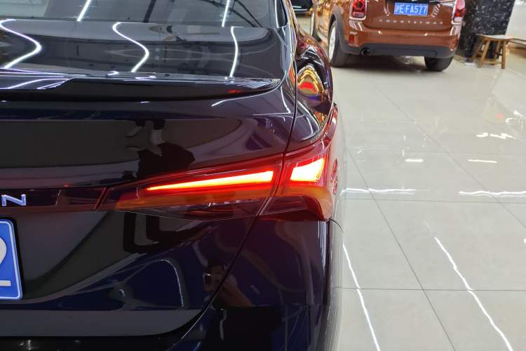 Used Toyota Avalon 2021 2.5L Luxury Edition Right Rear Taillight