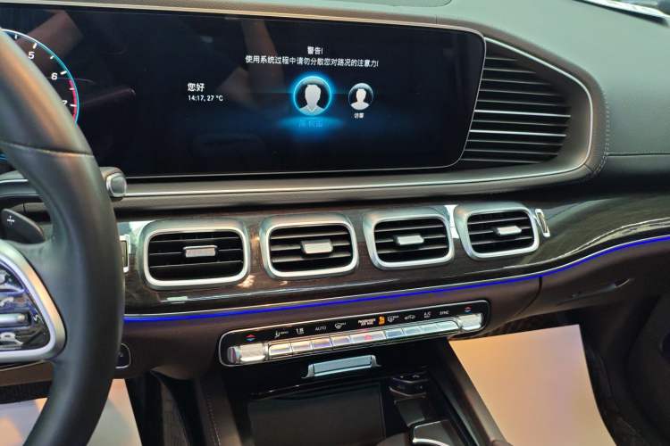 Used Mercedes-Benz GLE 2022 GLE 350 4MATIC Stylish Model Audio And AC Panel