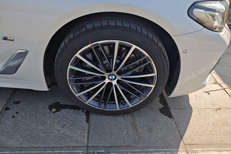 Used BMW 5 Series 2021 Facelifted 530Li Leading Edition M Sport Package
