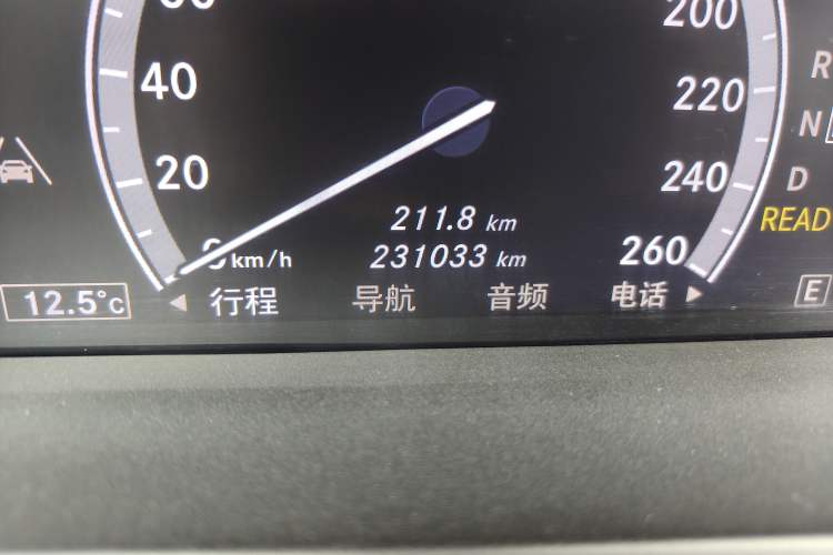 Used Mercedes-Benz S-Class 2012 S 400 L HYBRID Grand Edition Odometer Close Up