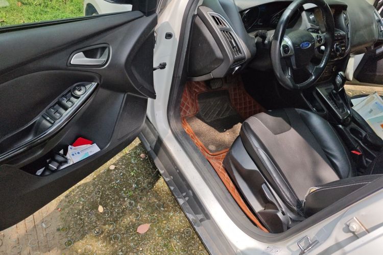 Used Ford Focus 2012 Sedan 1.6L Automatic Fashion Edition Driver Seat