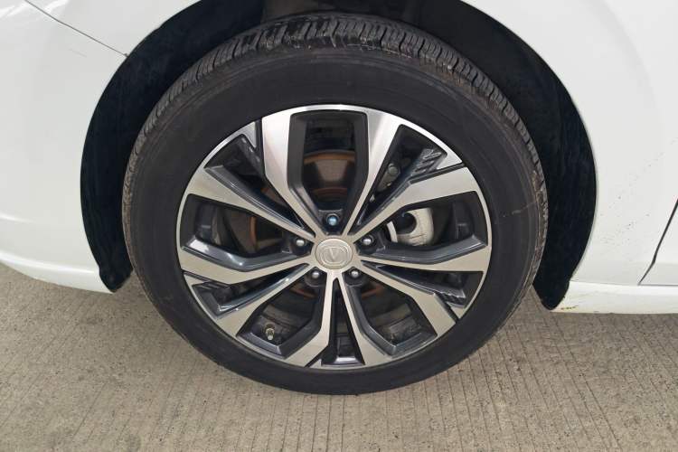 Used CHANGAN Eado 2021 PLUS Blue Whale NE 1.4T GDI DCT Flagship Model Left Front Wheel Hub