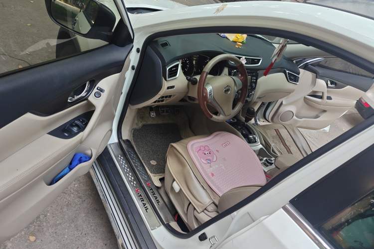 Used Nissan X-Trail 2016 2.0L CVT Smart Enjoyment Version 4WD
