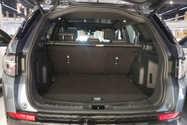 Used Land Rover Discovery Sport 2022 Revised Version 249 PS R-Dynamic S Performance Edition 5 Seats Trunk