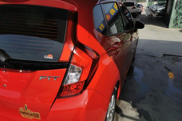 Used Honda Fit 2014 1.5L LX CVT Comfort Model Right Rear Taillight