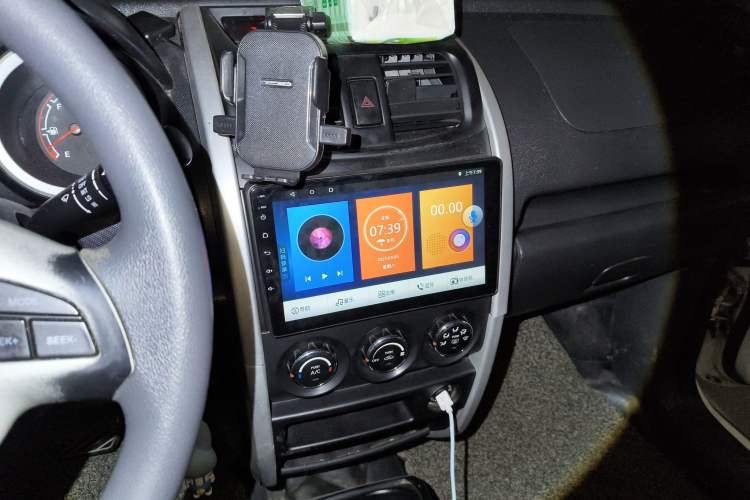 Used CHANGAN CX20 2014 1.4L IMT Sunroof Navigation Version China IV Standard