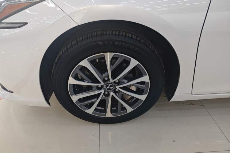 Used Lexus ES 2021 200 Excellence Edition

