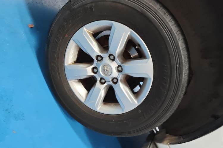 Used Toyota Prado 2016 2.7L Automatic Standard Edition Right Rear Wheel Hub