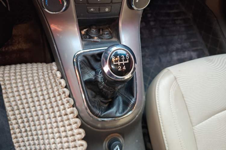 Used Chevrolet Cruze 2015 1.5L Classic SE MT Gear Lever