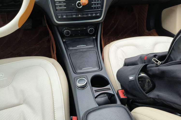 Used Mercedes-Benz GLA 2016 GLA 220 4MATIC Fashion Edition Gear Lever