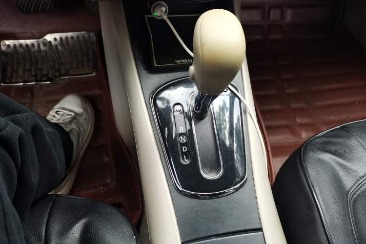 Used Nissan Tiida 2013 1.6L CVT Cool Cafe Edition
