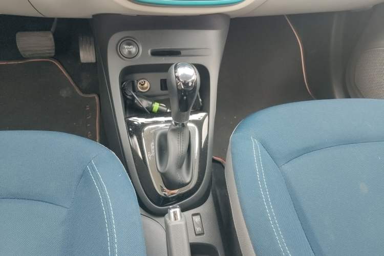 Used Renault Captur 2015 1.2T Automatic Standard Edition Gear Lever