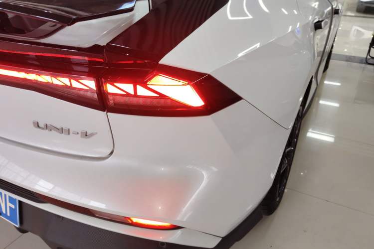 Used CHANGAN UNI-V 2024 1.5T Prestige Edition