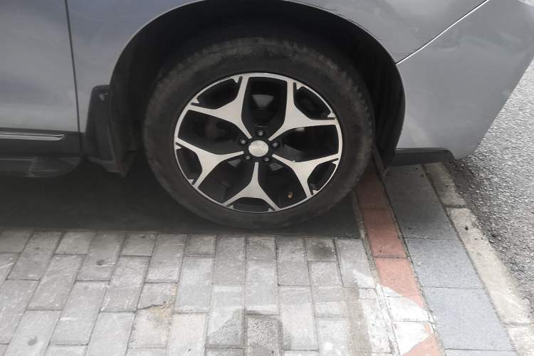 Used Subaru Forester 2015 2.0i Special Edition Commemorative Model Right Front Wheel Hub