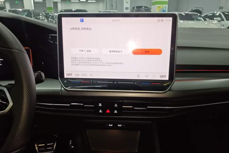 Used Volkswagen Golf 2025 300TSI R-Line Audio And AC Panel