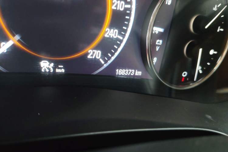 Used Buick LaCrosse 2016 28T Luxury Version Odometer Close Up