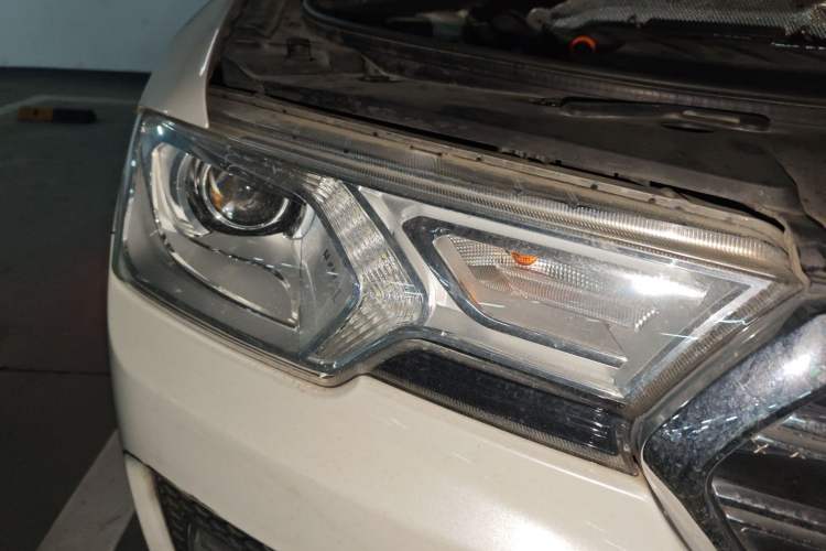 Used Haval H7 2016 Blue-Label H7 2.0T Automatic Luxury Model Right Front Headlight