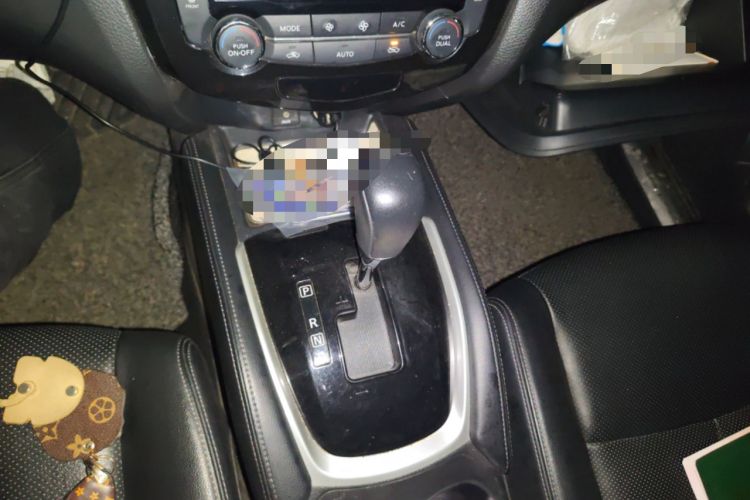 Used Nissan X-Trail 2015 2.0L CVT Comfort MAX Edition 2WD Gear Lever