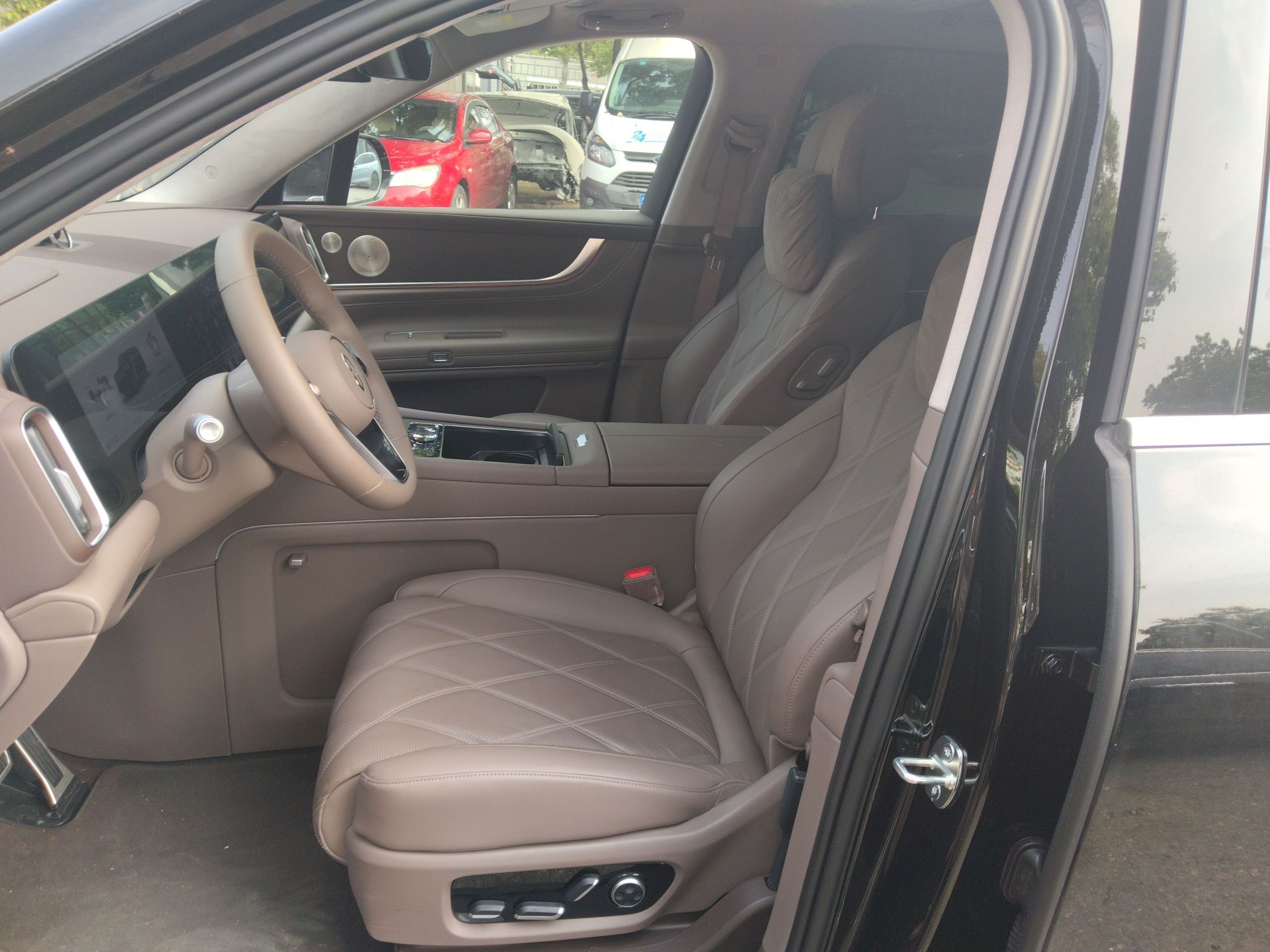 Переднее сиденье в автомобиле