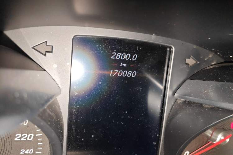 Used Mercedes-Benz C-Class 2015 C 180 L Sport Edition Odometer Close Up