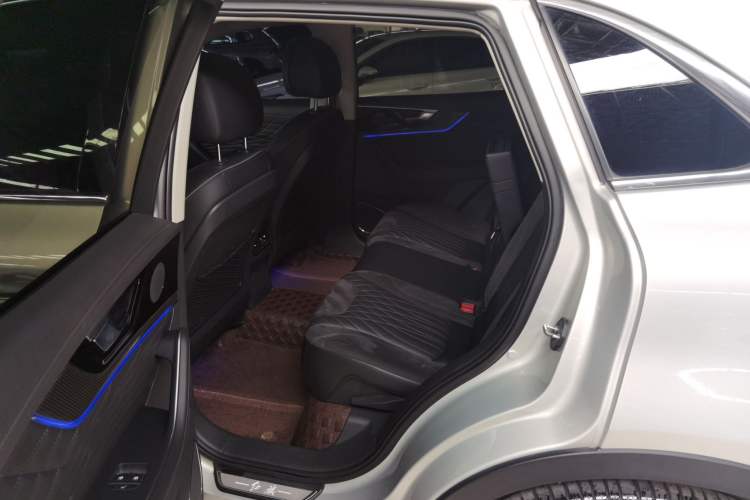 Used Hongqi HS5 2022 Restyled 2.0T Smart Connect Flagship All-Wheel-Drive Version Left Rear Seat