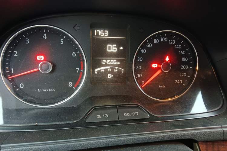 Used Volkswagen Lavida 2013 Restyled Classic 1.6L Manual Comfort Edition
