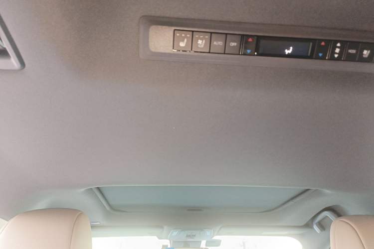 Used Toyota Sienna 2023 2.5L Hybrid Deluxe Edition