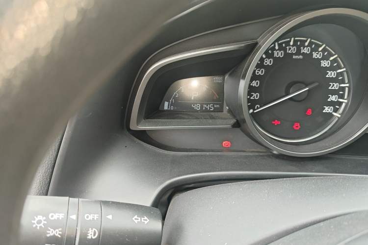 Used Mazda 3 Axela 2017 Sedan 1.5L Automatic Luxury Model Emission Standard China V
