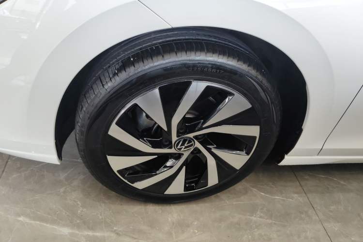 Used Volkswagen Golf 2025 300TSI Pro Left Front Wheel Hub