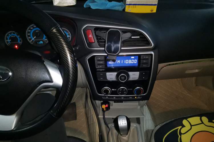 Used Soueast V3 Lingyue 2015 1.5L Manual Happiness Edition