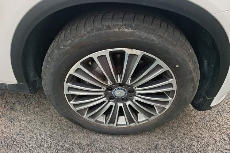 Used Mercedes-Benz GLC 2017 GLC 260 4MATIC Dynamic Edition Right Front Wheel Hub