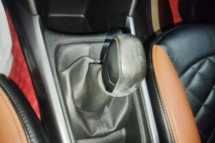 Used Peugeot 2008 2014 1.6L Manual Trend Edition Gear Lever