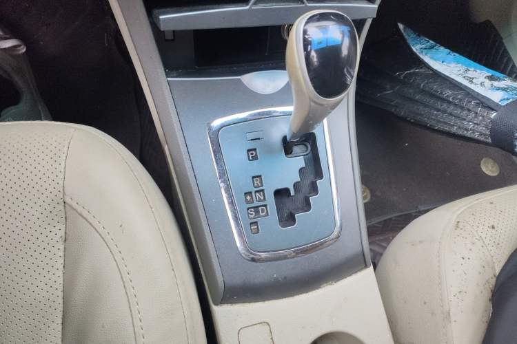 Used BYD L3 2013 1.5L Automatic Comfort Edition Gear Lever