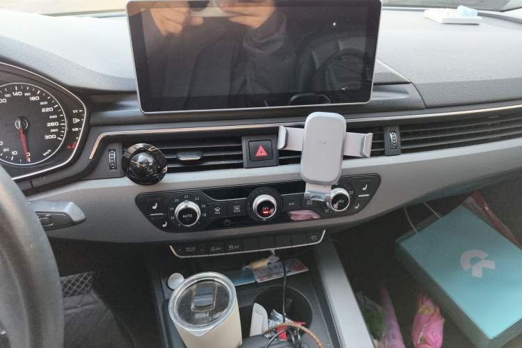 Used Audi A4L 2017 Plus 40 TFSI Ambition Model Audio And AC Panel