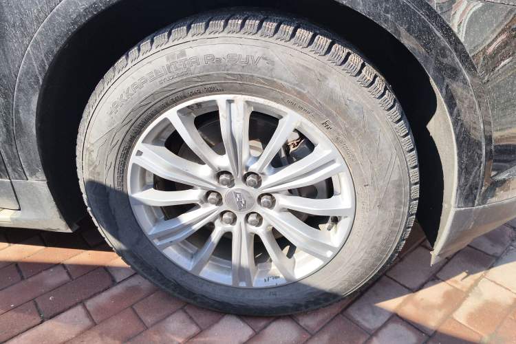 Used Cadillac XT5 2018 28E Four-Wheel Drive Tech Version Right Front Wheel Hub