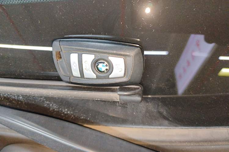 Used BMW 5 Series 2014 525Li Leading Model
