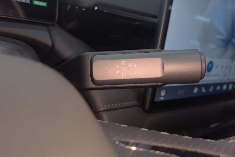 Used AION RT 2025 520 Smart Luxury Edition Gear Lever