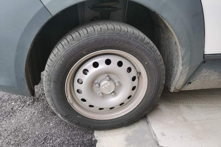 Used Foton Qianduoduo 2024 Facelifted Van-Type Cargo Vehicle Flat Roof 2 Seats Evey Lithium Energy 41.86 kWh
