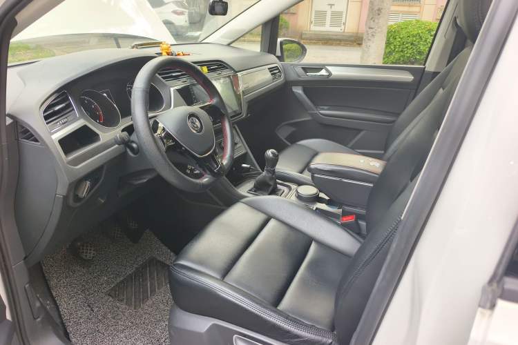 Used Volkswagen Touran 2016 Volkswagen Touran L 280TSI Manual Trend Edition
