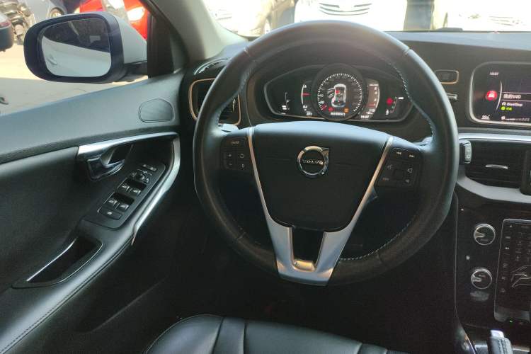 Used Volvo V40 2018 T3 Zhiyi Edition