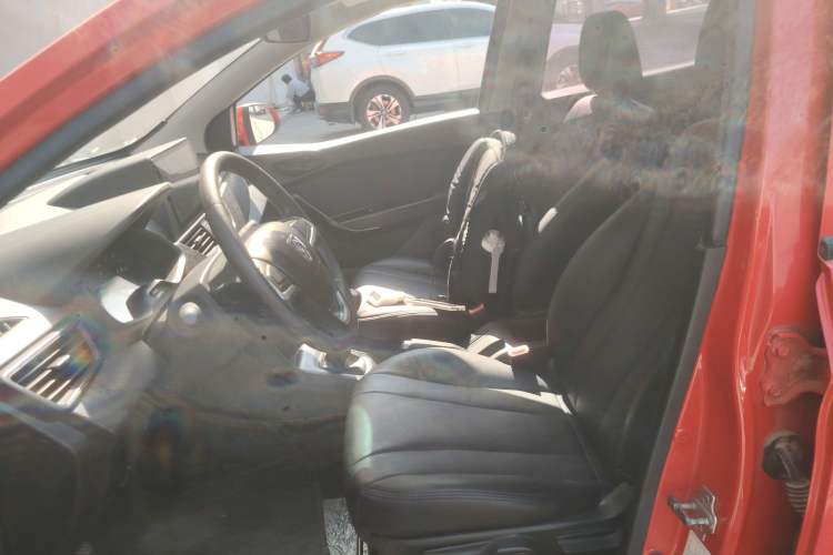 Used Baojun 310 2017 1.5L manual Comfort trim
