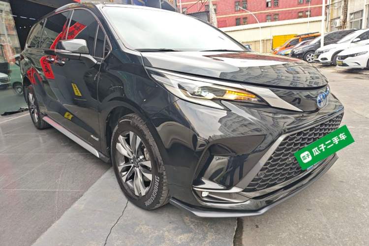 Used Toyota Granvia 2023 2.5L Hybrid Luxury Edition