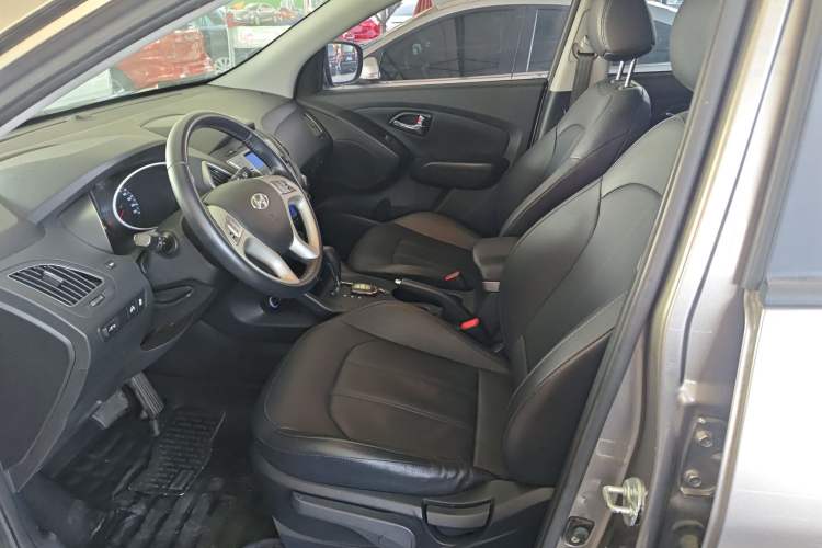 Used Hyundai ix35 2013 2.0L Automatic Two-Wheel Drive Smart GLS China IV Standard
