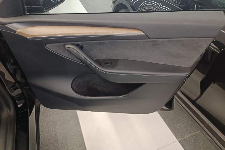 Used Tesla Model Y 2021 Standard Range Rear-Wheel Drive Version